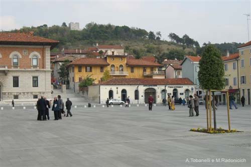 Piazza Monfalcone con Rocca